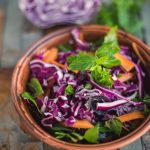 kopūstų salotos skanios pasiruošti iš vakaro imbiero padažas magic mint mėta