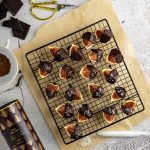 Figos sūriame šokolade